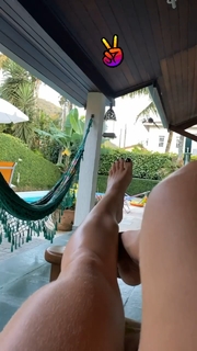 Dani Bolina feet photo thumbnail