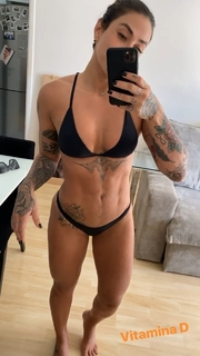 Dani Bolina feet photo thumbnail