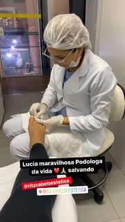 Dani Bolina feet photo thumbnail