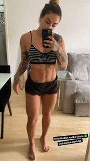 Dani Bolina feet photo thumbnail