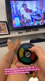 Dani Bolina feet photo thumbnail