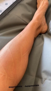 Dani Bolina feet photo thumbnail
