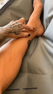 Dani Bolina feet photo thumbnail