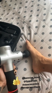 Dani Bolina feet photo thumbnail