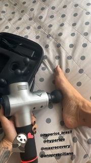 Dani Bolina feet photo thumbnail