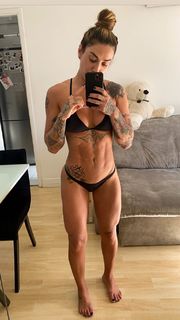 Dani Bolina feet photo thumbnail