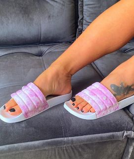 Dani Bolina feet photo thumbnail