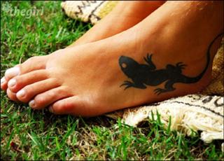Dani Bolina feet photo thumbnail