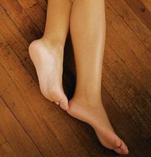 Dani Bolina feet photo thumbnail