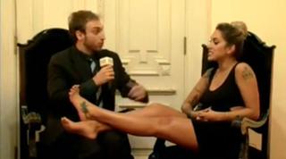 Dani Bolina feet photo thumbnail