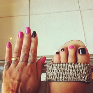 Dani Bolina feet photo thumbnail
