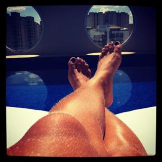 Dani Bolina feet photo thumbnail