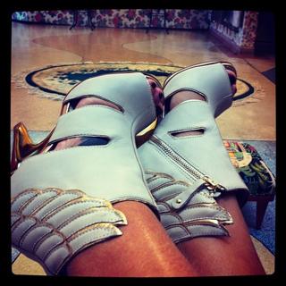 Dani Bolina feet photo thumbnail