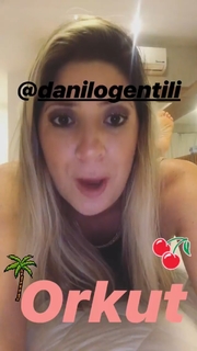 Dani Calabresa feet photo 1
