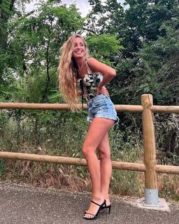 Dani Castro feet photo 7