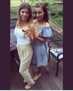 Dani Dyer feet photo thumbnail