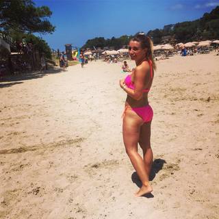 Dani Dyer feet photo thumbnail