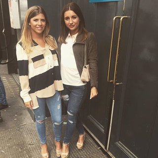 Dani Dyer feet photo thumbnail