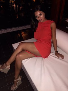 Dani Dyer feet photo thumbnail