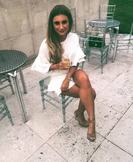 Dani Dyer feet photo thumbnail