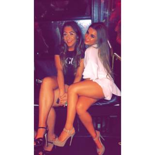 Dani Dyer feet photo thumbnail