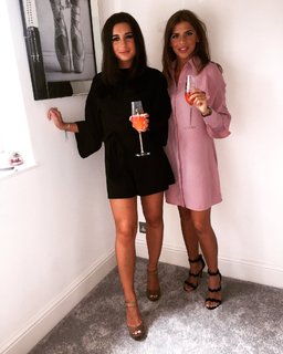 Dani Dyer feet photo thumbnail