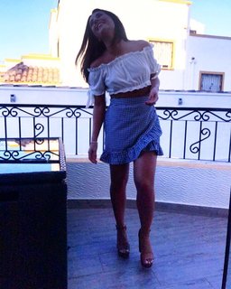 Dani Dyer feet photo thumbnail