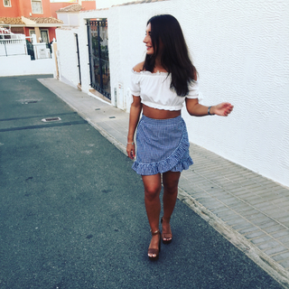 Dani Dyer feet photo thumbnail