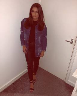 Dani Dyer feet photo thumbnail