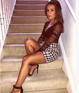 Dani Dyer feet photo thumbnail