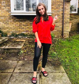 Dani Dyer feet photo thumbnail