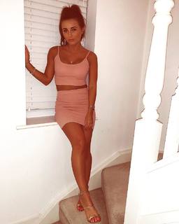 Dani Dyer feet photo thumbnail