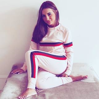 Dani Dyer feet photo thumbnail