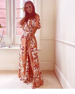 Dani Dyer feet photo thumbnail