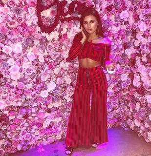 Dani Dyer feet photo thumbnail