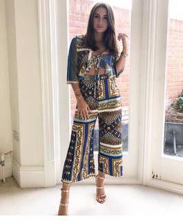 Dani Dyer feet photo thumbnail