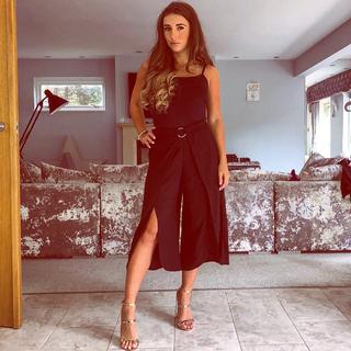 Dani Dyer feet photo thumbnail