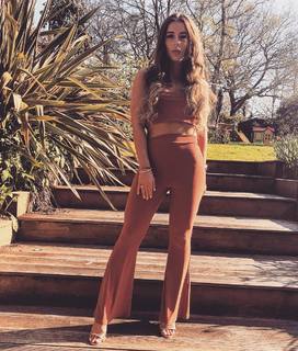 Dani Dyer feet photo thumbnail