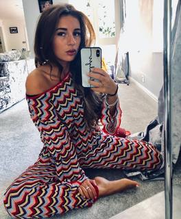 Dani Dyer feet photo thumbnail