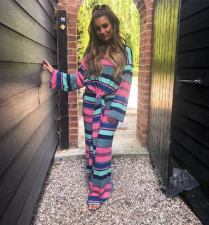 Dani Dyer feet photo thumbnail