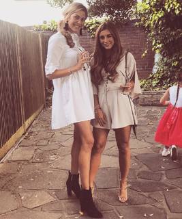 Dani Dyer feet photo thumbnail