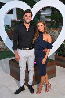 Dani Dyer feet photo thumbnail