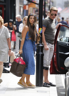 Dani Dyer feet photo thumbnail