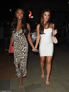 Dani Dyer feet photo thumbnail