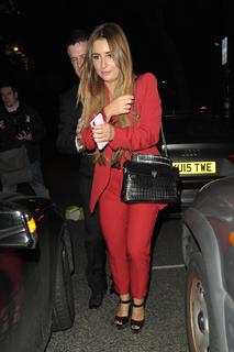 Dani Dyer feet photo thumbnail