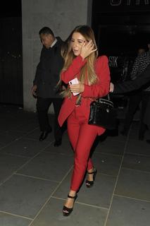 Dani Dyer feet photo thumbnail