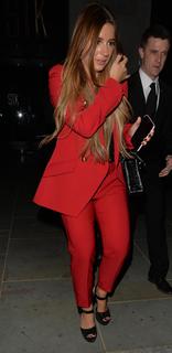 Dani Dyer feet photo thumbnail