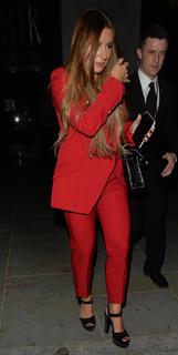 Dani Dyer feet photo thumbnail