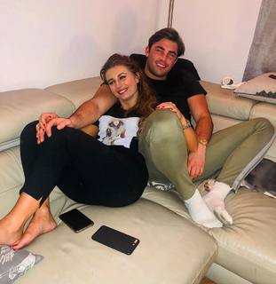 Dani Dyer feet photo thumbnail