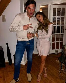 Dani Dyer feet photo thumbnail